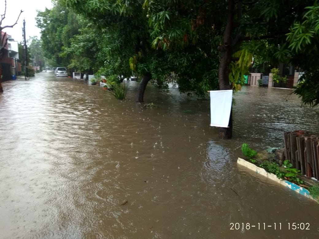 Hujan Lebat Di Kota Bekasi Sejumlah Perumahan Tergenang Banjir