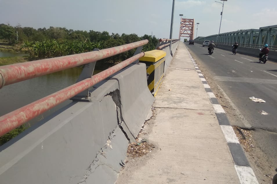 Belum Setahun Dibangun Jembatan Sembayat Ii Bernilai Rp Miliar