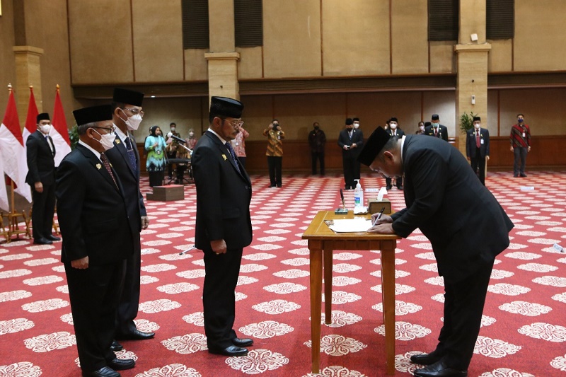 Mentan Syl Lantik Andi Nur Alam Syah Jadi Dirjen Perkebunan Harapan