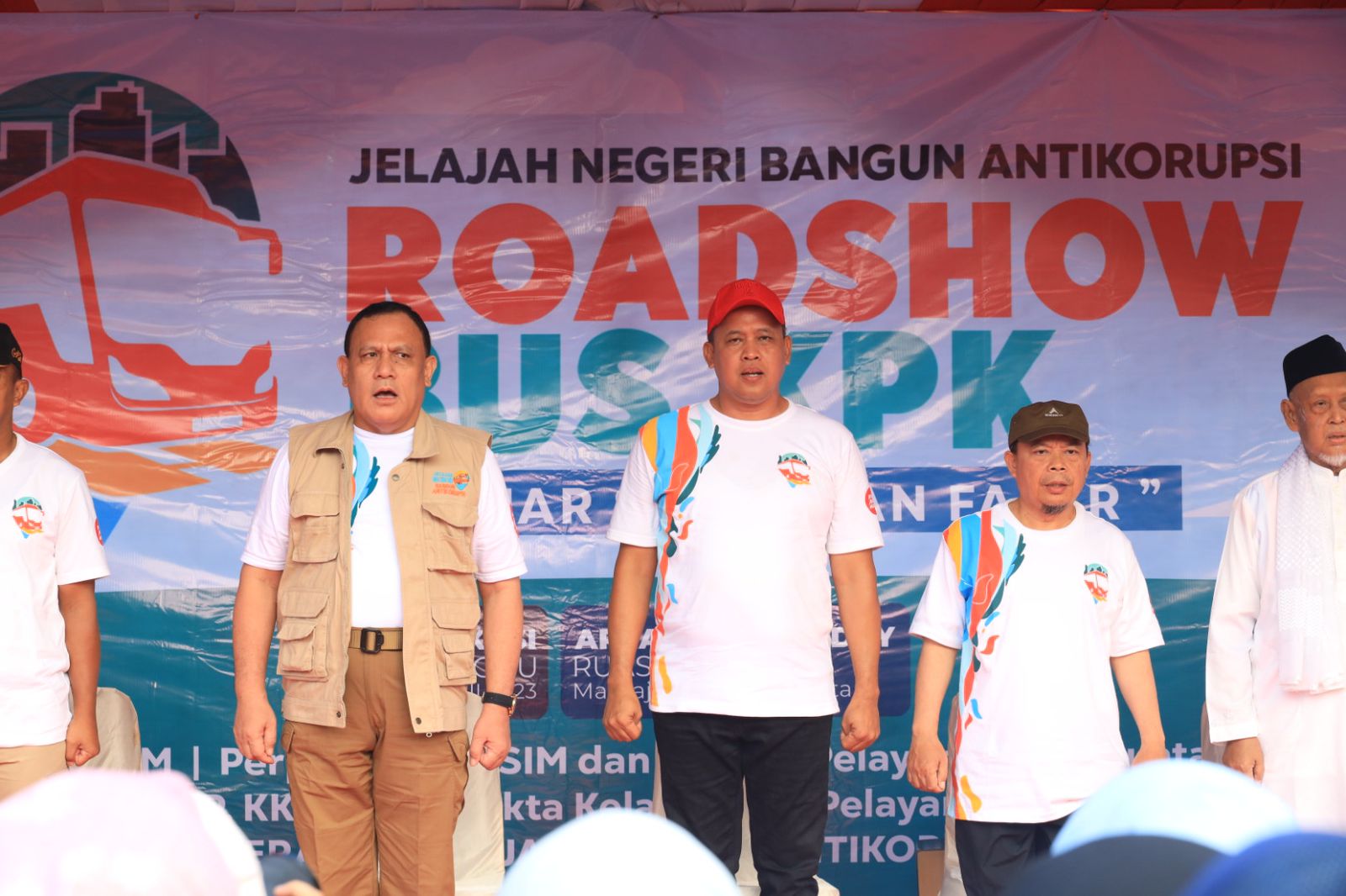 Hajar Serangan Fajar Berantas Korupsi Roadshow Bus KPK Hadir Di