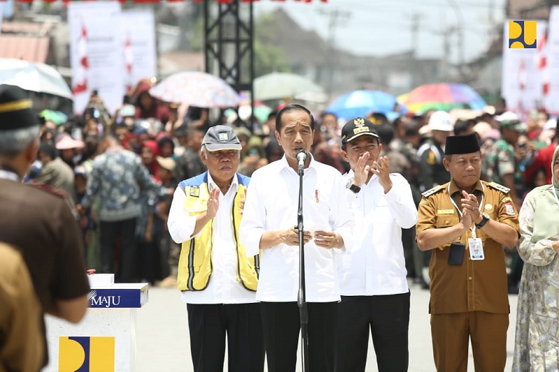 Menteri Basuki Dampingi Presiden Jokowi Resmikan Pelaksanaan 30 Ruas