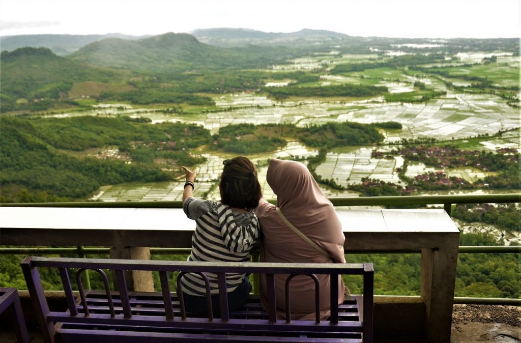 Wisata Curug Sodong Dan Panenjoan Di Kawasan Ciletuh Geopark - IndependensI