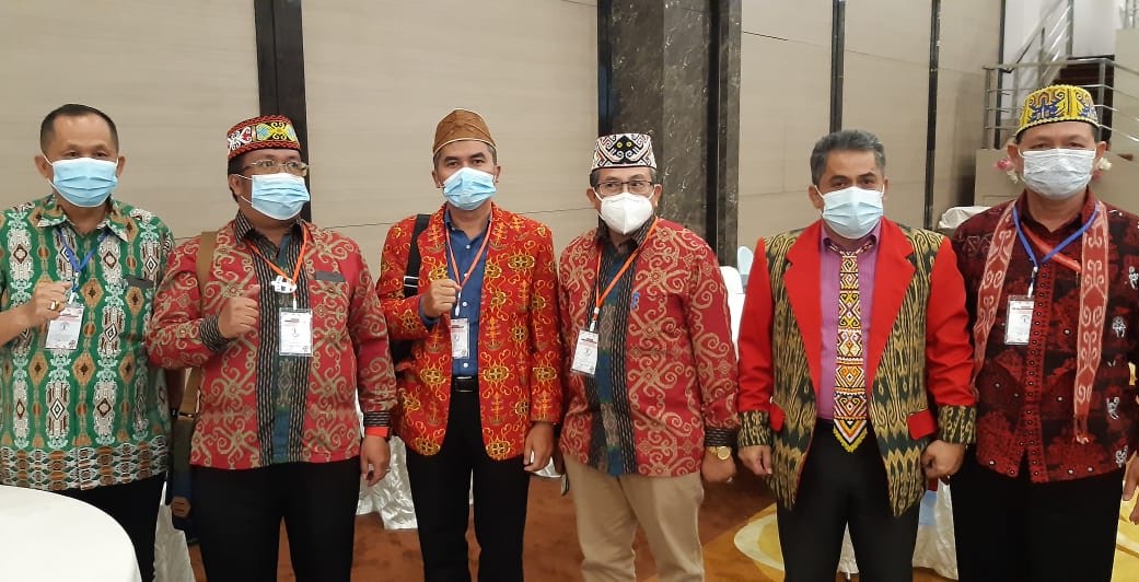  Suku  Dayak  IndependensI