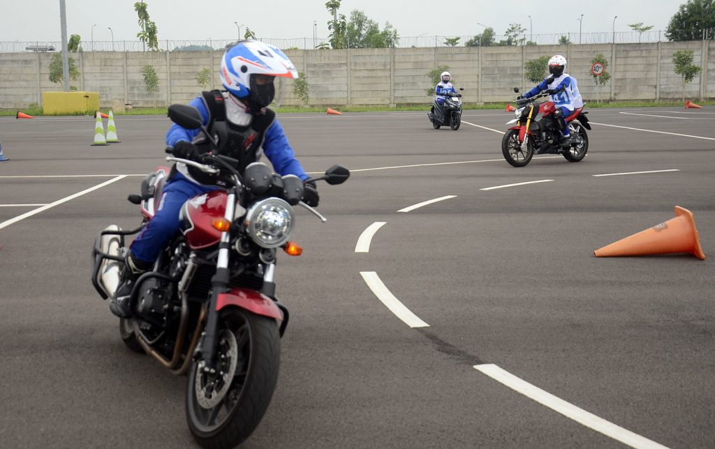 Pelatihan Aman Berkendara Di AHM Safety Ridding Training Center ...