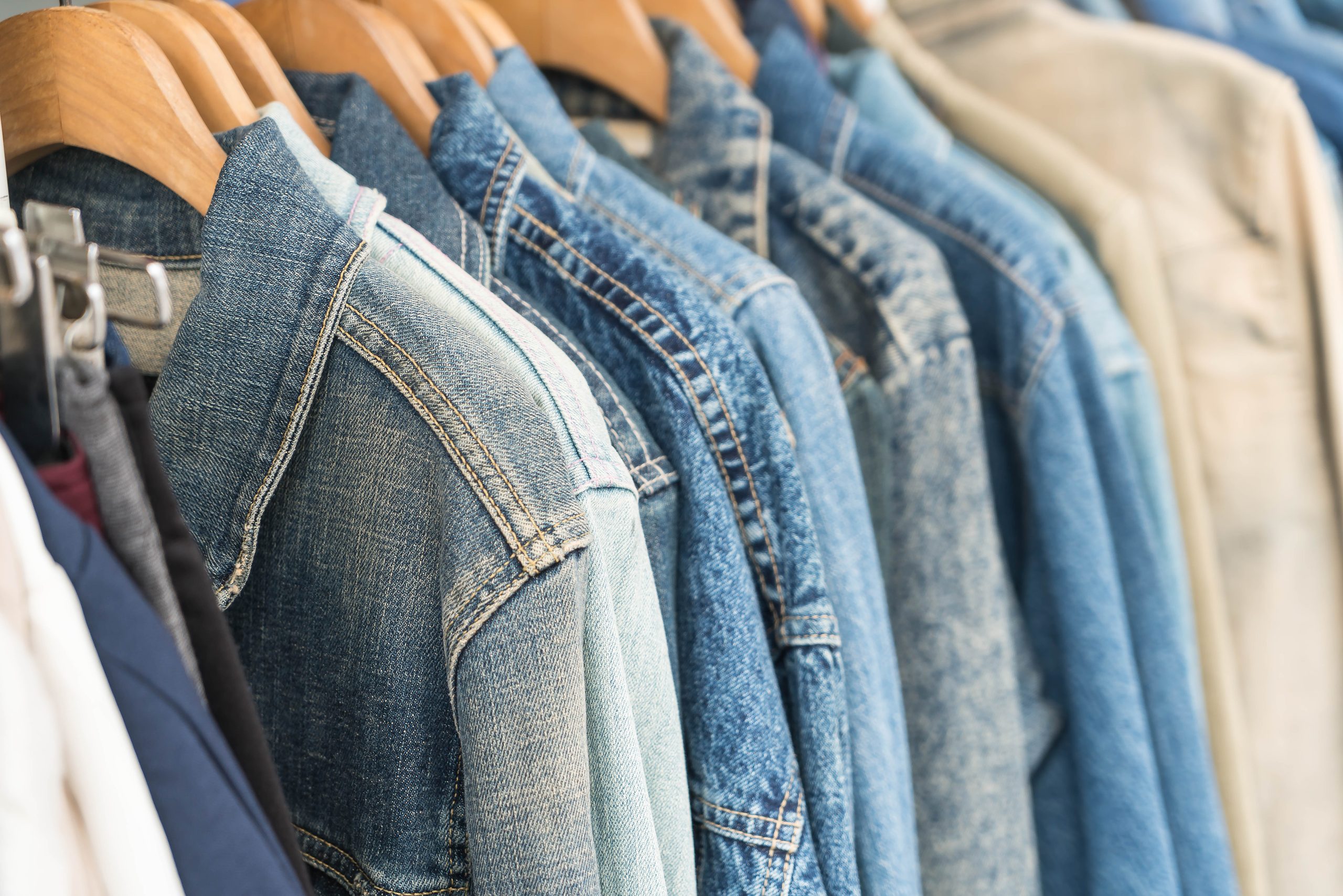Menguasai Pasar Preloved: Panduan Lengkap Menjual Baju Bekas Online dengan Untung