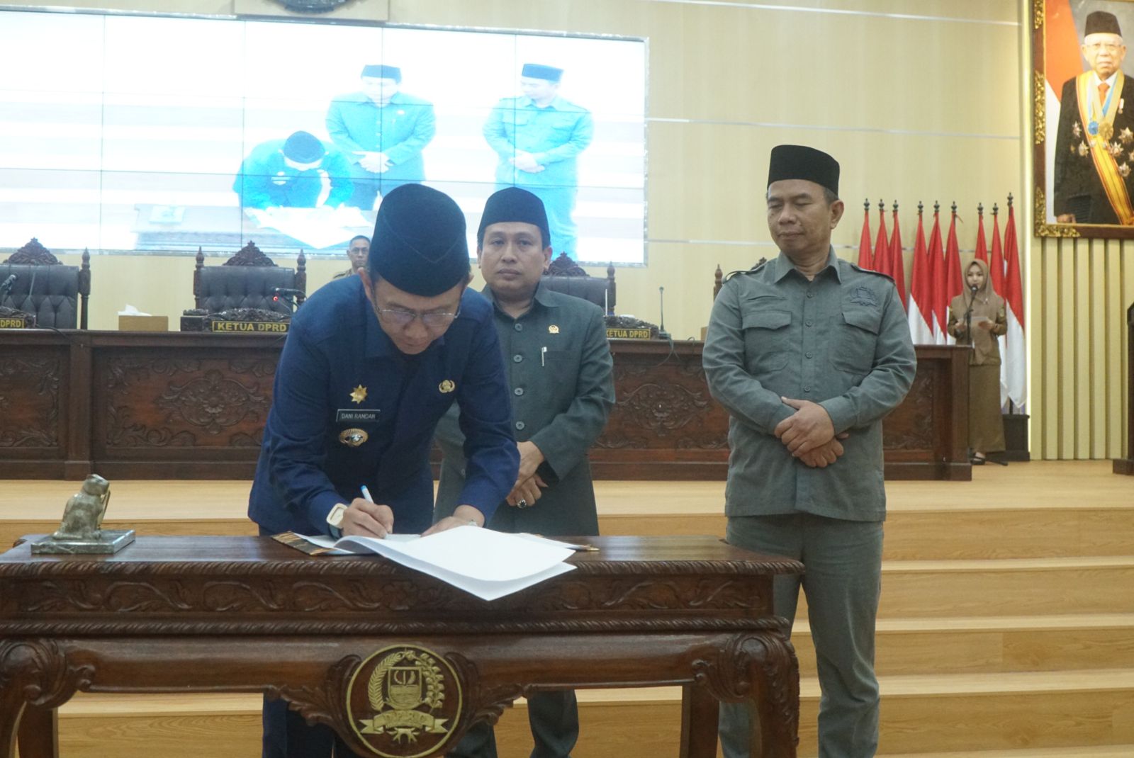 Dprd Tetapkan Perda Pertanggungjawaban Tahun Bupati Bekasi