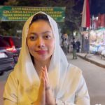 Kunjungi Makam Sunan Gunung Jati, Paramitha Doakan Bangsa