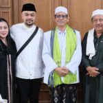 Paramitha Hadiri Peringatan Milad Syekh Soleh Basalamah