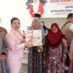 Keren! Paramitha Sudah Bagikan 7.000 Rice Cooker Pada Warga Brebes