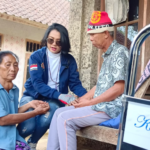 Filantropis Perempuan Bali Winie Kaori Kembali Bagikan Kursi roda di kawasan Bangli