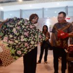 Pembatik Cilik Binaan Astra Rayakan Hari Batik Nasional Bersama Pewarta Foto Indonesia