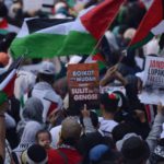 Jangan Lupakan Palestina! Boikot Produk Pro Israel di Aksi Peringatan Setahun Genosida