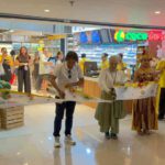 Turis Bule Padati Grand opening COCO Gourmet di Beachwalk Shopping Center