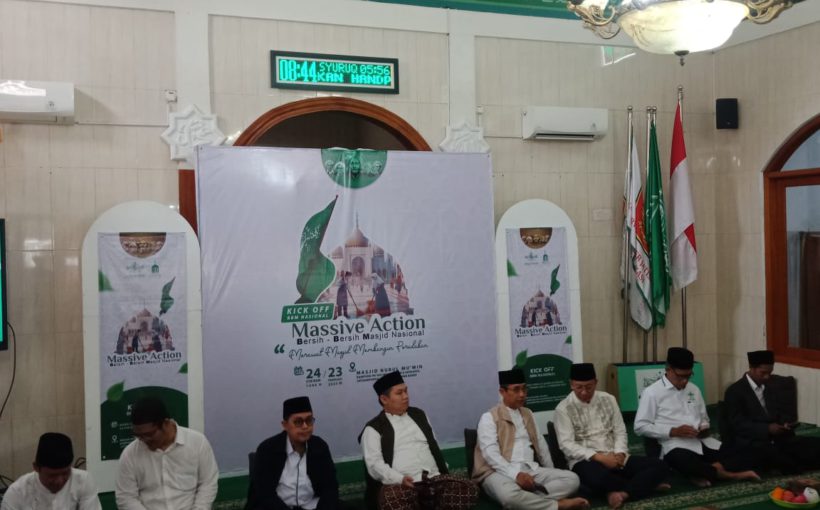 LTM PBNU meluncurkan gerakan Bersih-Bersih Masjid di Jatisampurna, Bekasi, Minggu (23/2/2025).