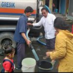 Jaringan Terganggu Dampak Banjir, Perumda Giri Tirta Gresik Harus Salurkan Bantuan Air Bersih Melalu...