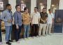 Dr Harryadin Mahardika (ketiga dari kanan) berbincang dengan Dr Kun Wardana Abyoto didampingi Aldilia Septiadi (kiri), Stephen Ng, Redi Kalingga, dan Stefan Sapto Handoyo, dalam peluncuran Soemitro Center di Museum Juang Taruna, Taman Makam Pahlawan Taruna, Tangerang, Kamis (29/5/2025) siang.