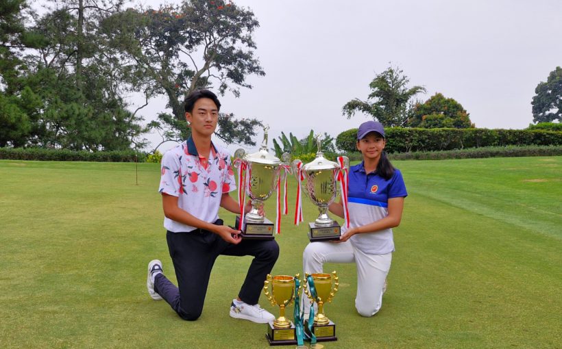 Amadeus Christian Susanto (kiri) dan Sania Talita Wahyudi berfoto dengan trofi usai menjuarai OJAO 2025 di Gunung Geulis Golf & Country Club, Bogor, Jawa Barat, Kamis (19 Juli 2025).