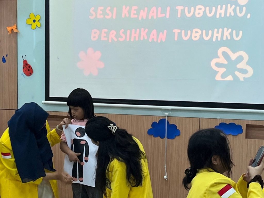 Permainan edukatif terkait kebersihan tangan.