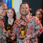 Bupati Gresik Raih Dua Penghargaan Bergengsi Ajang Apresiasi Kinerja Pemerintahan Daerah