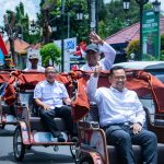 Pemkab Gresik Serahkan Bantuan Becak Listrik dari Presiden Prabowo Subianto Untuk Pekerja Lansia