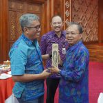 Gubernur Koster Tegaskan Produk Arak Bali Harus Gunakan Aksara Bali Dalam Setiap Kemasan