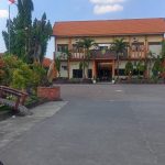 Berstatus Sekolah Adiwiyata SMPN 5 Cerme Gresik Justeru Pangkasi Pohon