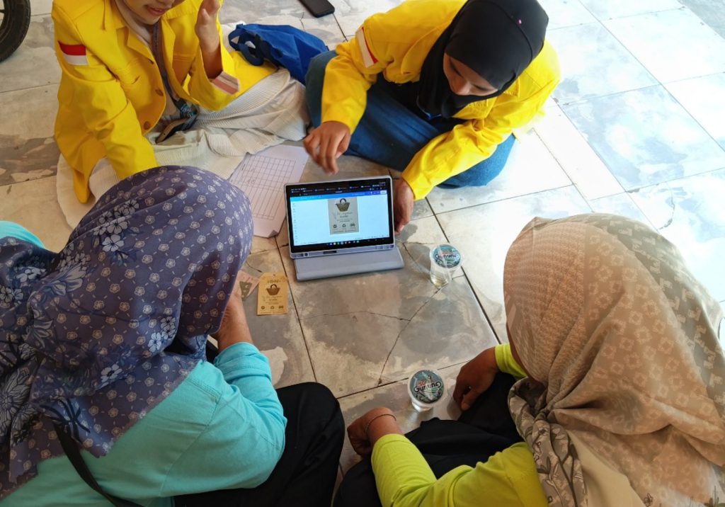 Penyampaian Materi eco-tagging dan story oleh volunteer
