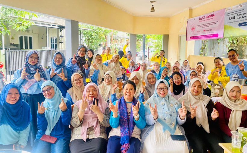 Tim Pengabdian Masyarakat FIK UI menggelar program Gesit Lansia di Sukmajaya, Depok, Jawa Barat.