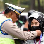Polisi Kunci Helm Pemotor Saat Operasi Patuh Jaya 2026